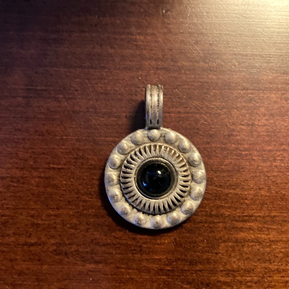 Pendent (without chain)